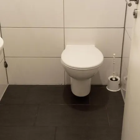 Anna Zimmer Familienzimmer Mit Gemeinschaftskueche Im Zentrum Von Heilbronn Esterno foto