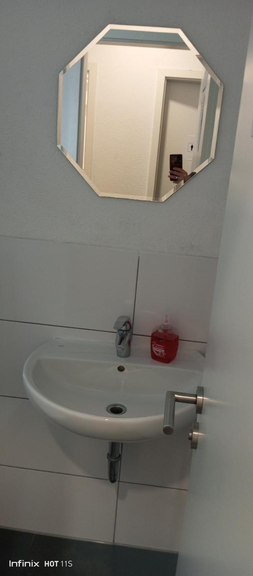 Anna Zimmer Familienzimmer Mit Gemeinschaftskueche Im Zentrum Von Heilbronn Heilbronn